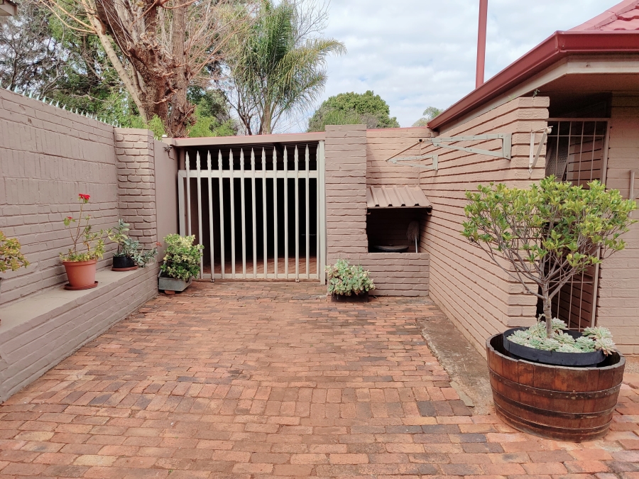 4 Bedroom Property for Sale in Wilkoppies North West